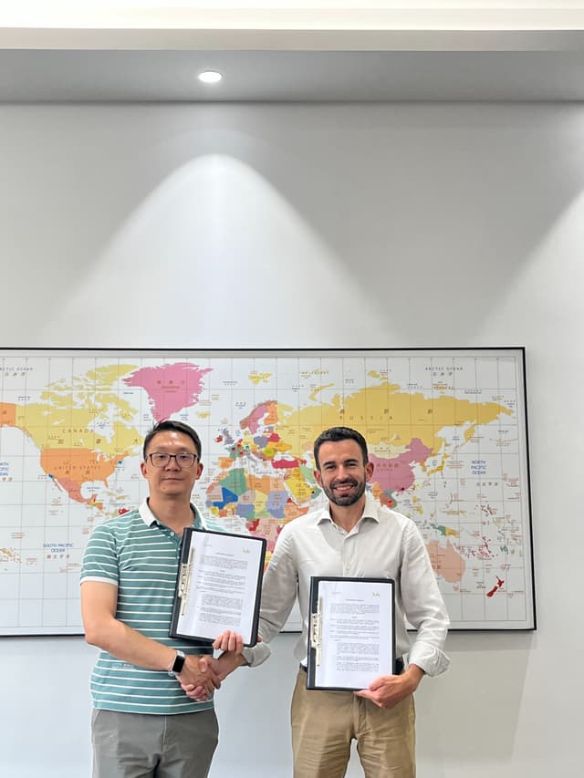 Bill Sheng, CEO of IWILL Technology (Shenzhen), at the signing of the agency agreement